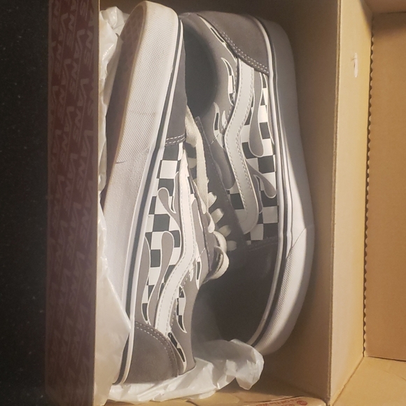 Vans - Picture 2 of 3